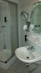 Vonios kambarys apgyvendinimo įstaigoje Hotel & Restaurant Möwchen