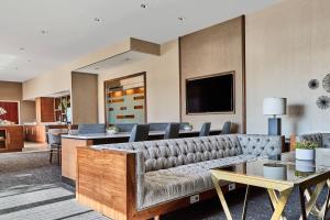 a living room with a couch and a table at Cleveland Marriott East in Warrensville Heights