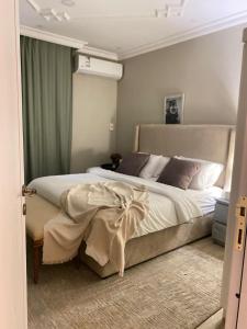 a bedroom with a large bed in a room at شقة مفروشة خاصه بالخبر in Al Khobar