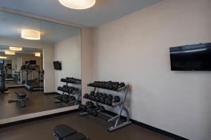 Fitness centrum a/nebo fitness zařízení v ubytování Fairfield Inn Joplin
