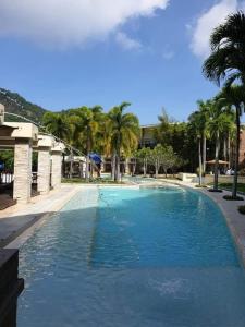 Πισίνα στο ή κοντά στο Pico De Loro Hamilo Coast beach and Country Club - Myna B One Bedroom