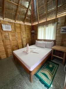 Postel nebo postele na pokoji v ubytování Teteng's Apartelle