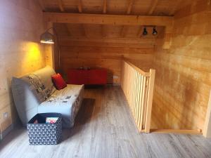 Zdjęcie z galerii obiektu Chalet individuel avec TV, WIFI et cuisine équipée, près de sentiers de randonnée et stations de ski - FR-1-589-472 w mieście Girmont-Val-dʼAjol