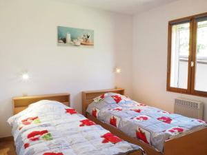 Ένα ή περισσότερα κρεβάτια σε δωμάτιο στο House in Vaison-la-Romaine with Pool