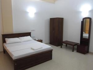 Postel nebo postele na pokoji v ubytování Hotel Oviya