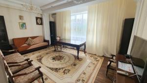 Χώρος καθιστικού στο Bishkek Art Apartment