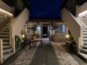 Imagen de la galería de Sunny Garden Aparthotel, en Palaia Epidavros