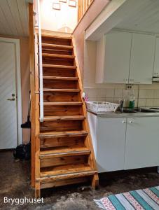 a set of wooden stairs in a kitchen at Kobbar & Skär Vandrarhem in Ellös