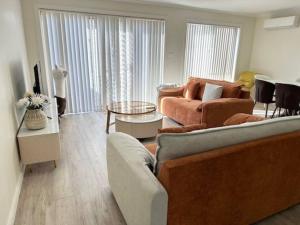 a living room with a couch and a table at Townhouse in Franklin in Harrison