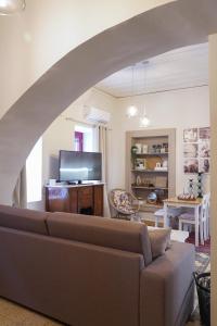 Salon ili bar u objektu Traditional house of 1898 in the heart of old town of Nafplio