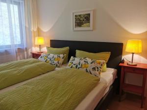 Postel nebo postele na pokoji v ubytování Ferienwohnung Vogelsang im Schwarzwald + 37 fotografií