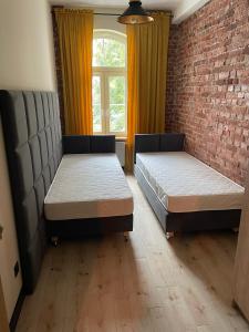 Postel nebo postele na pokoji v ubytování ApartmentSun Loft Old Town 6