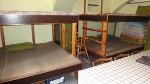 Katil dua tingkat atau katil-katil dua tingkat dalam bilik di Ranch Eden, Jeseník