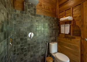 RUMAH KAYU RESORT的一间浴室