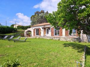 Vonkajšia záhrada v ubytovaní Villa Olivaie St Ange