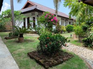 Ein Garten an der Unterkunft Hotel Pailifornia