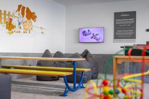 A television and/or entertainment centre at Hotel Tauernhof