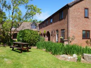 a picnic table in front of a brick building at Archways-e1223 in Winthorpe