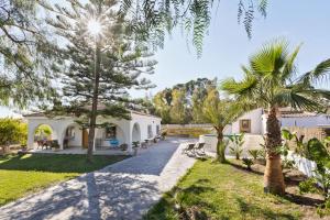 A garden outside Casa Alicante - Relax in a unique environment