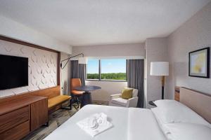 Ένα ή περισσότερα κρεβάτια σε δωμάτιο στο Sheraton Edison