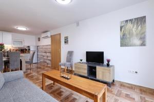 TV a/nebo společenská místnost v ubytování Apartments Oliva
