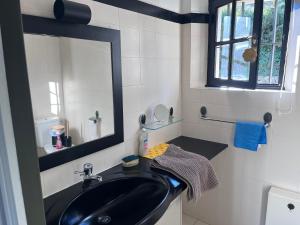 a bathroom with a black sink and a mirror at CHAMBRE d'HOTES POUR 2 PERSONNES in Peymeinade