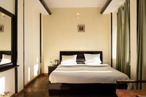 Ένα ή περισσότερα κρεβάτια σε δωμάτιο στο Rhodo Inn