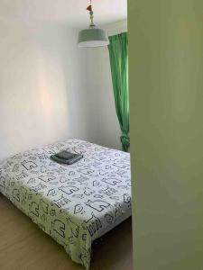 Ένα ή περισσότερα κρεβάτια σε δωμάτιο στο Appartement familial en bord de mer
