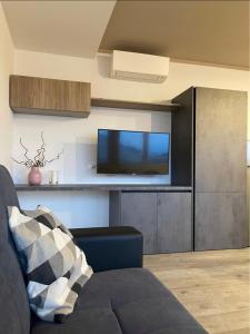 TV a/nebo společenská místnost v ubytování 7 SKY UDINE + 25 fotografií