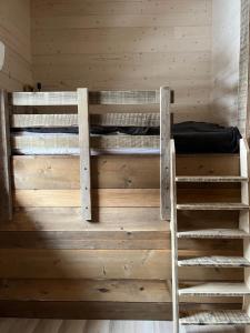 Łóżko lub łóżka piętrowe w pokoju w obiekcie Chalet L'Ôbresse