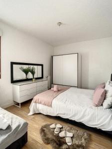 a bedroom with a large bed and a mirror at Grand Appartement Paris et Disneyland 4pers in Neuilly-sur-Marne