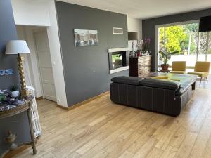 Posedenie v ubytovaní Grande Maison Familiale à Nantes avec Piscine
