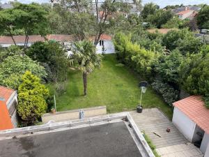 Vonkajšia záhrada v ubytovaní Grande Maison Familiale à Nantes avec Piscine
