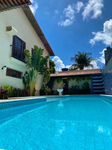 ナタールにあるVilla Brunnaの家の前のプール