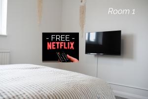 a bedroom with a free netflix sign and a bed at Town House Chantry - With Self Check In and Free Parking - Rooms at ipswichdigs in Ipswich