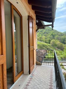 a balcony with a door and a view of a mountain at Holiday Homes in Viadanica Colognola