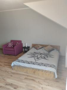 Posteľ alebo postele v izbe v ubytovaní Przytulny apartament w sercu Karkonoszy