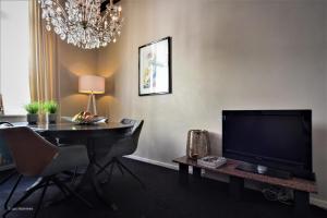 TV a/nebo společenská místnost v ubytování city Apartment "Op de Thermen"