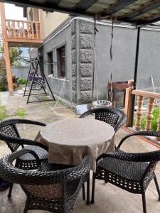 Een patio of ander buitengedeelte van Rest and go on