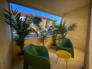 Część wypoczynkowa w obiekcie Studio Suzanne proche des commerces & de la plage
