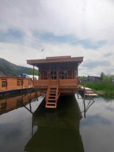a house on a dock on the water at Houseboat Young Manhattan in Srinagar