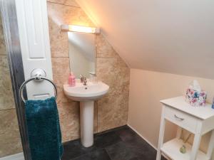 Vannituba majutusasutuses Cow Byre Cottage +9 fotot