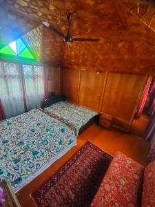 a bedroom with a bed and a stained glass window at Houseboat Young Manhattan in Srinagar