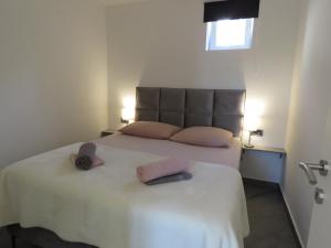 Ένα ή περισσότερα κρεβάτια σε δωμάτιο στο Nevera Apartment