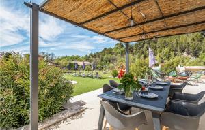 Fotografia z galérie ubytovania Cozy Home In Saignon With Outdoor Swimming Pool v destinácii Saignon