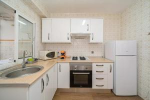 Kuchyňa alebo kuchynka v ubytovaní Apartamento Ideal en Villajoyosa