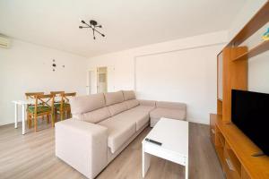 Televízia a/alebo spoločenská miestnosť v ubytovaní Apartamento Ideal en Villajoyosa