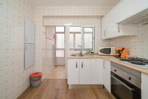 Kuchyňa alebo kuchynka v ubytovaní Apartamento Ideal en Villajoyosa