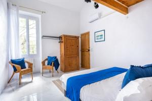 Ένα ή περισσότερα κρεβάτια σε δωμάτιο στο La Bastide des Joncquiers +27 φωτογραφίες