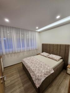 Säng eller sängar i ett rum på Andrija Apartment Banja Luka